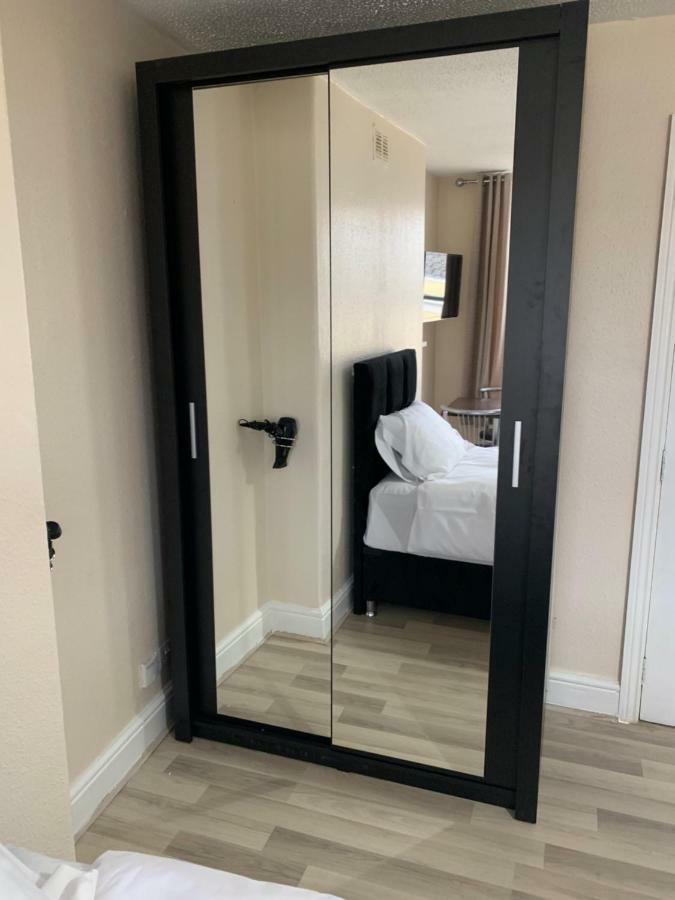 Cotswold Valley Aparthotel Stroud  Exteriör bild